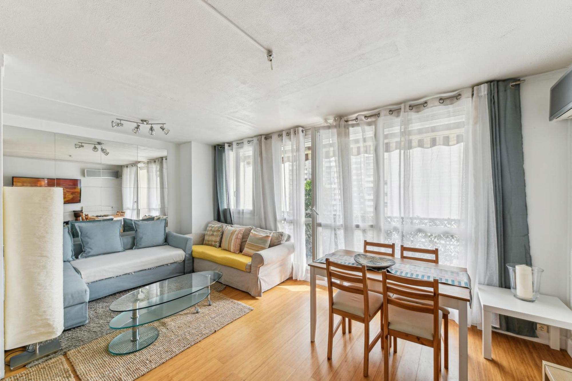 Chic And Comfortable With Balcony Apartment
